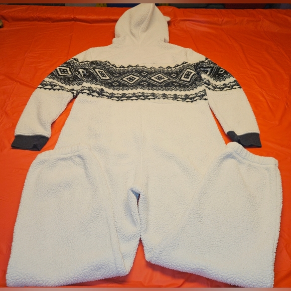 American Eagle Outfitter L/XL Winter White Sherpa w/Black Bear Hoodie E.U.C. - Picture 2 of 13